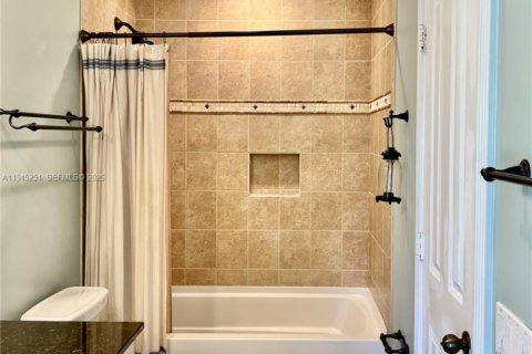 House in Plantation, Florida 4 bedrooms, 162.21 sq.m. № 2003126 - photo 17