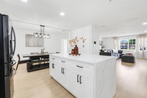 Casa en Orlando, Florida 4 dormitorios, 156.82 m2 № 2113235