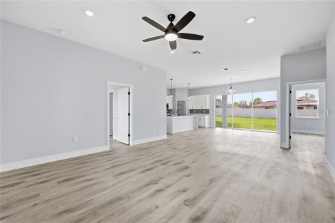 House in Ocala, Florida 4 bedrooms, 167.41 sq.m. № 2143044 - photo 6