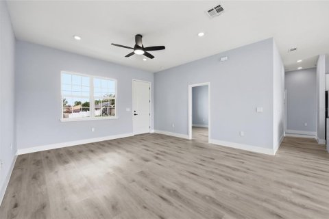 House in Ocala, Florida 4 bedrooms, 167.41 sq.m. № 2143044 - photo 7