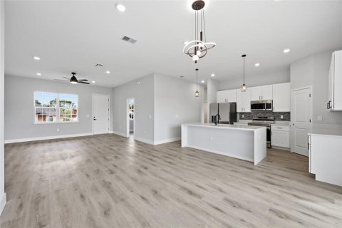 House in Ocala, Florida 4 bedrooms, 167.41 sq.m. № 2143044 - photo 8