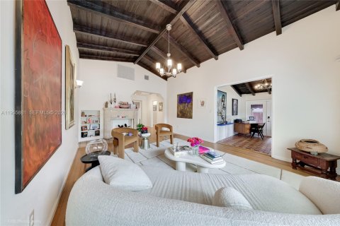 Casa en venta en Miami, Florida, 3 dormitorios, 143.16 m2 № 2011574 - foto 7