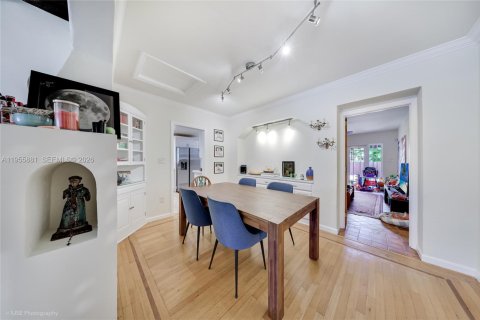 Casa en venta en Miami, Florida, 3 dormitorios, 143.16 m2 № 2011574 - foto 8