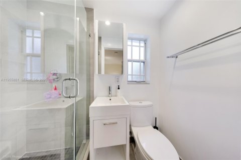Casa en venta en Miami, Florida, 3 dormitorios, 143.16 m2 № 2011574 - foto 12