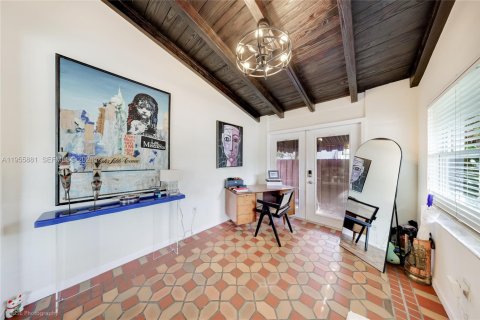 Casa en venta en Miami, Florida, 3 dormitorios, 143.16 m2 № 2011574 - foto 4