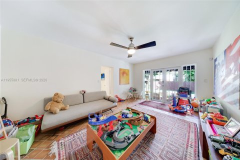 Casa en venta en Miami, Florida, 3 dormitorios, 143.16 m2 № 2011574 - foto 16