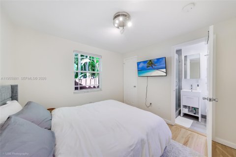 Casa en venta en Miami, Florida, 3 dormitorios, 143.16 m2 № 2011574 - foto 11