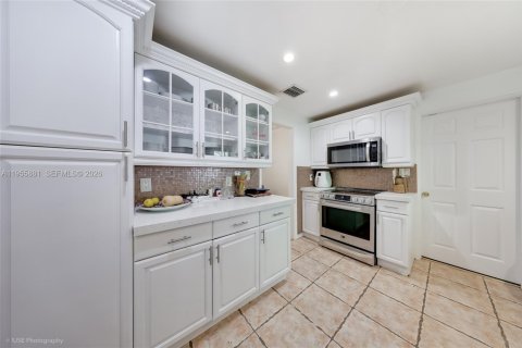 Casa en venta en Miami, Florida, 3 dormitorios, 143.16 m2 № 2011574 - foto 18