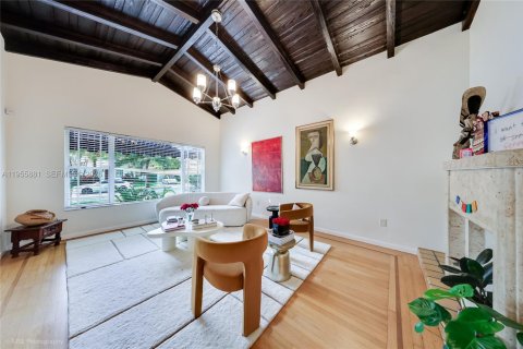 Casa en venta en Miami, Florida, 3 dormitorios, 143.16 m2 № 2011574 - foto 6