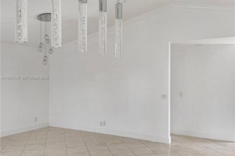 Townhouse in Hialeah, Florida 3 bedrooms, 103.59 sq.m. № 2090911 - photo 25