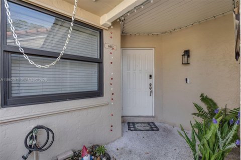 Townhouse in Hialeah, Florida 3 bedrooms, 103.59 sq.m. № 2090911 - photo 10