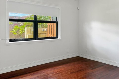 Townhouse in Hialeah, Florida 3 bedrooms, 103.59 sq.m. № 2090911 - photo 24