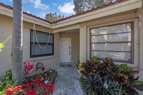 Townhouse in Hialeah, Florida 3 bedrooms, 103.59 sq.m. № 2090911 - photo 9