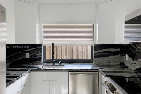 Townhouse in Hialeah, Florida 3 bedrooms, 103.59 sq.m. № 2090911 - photo 21