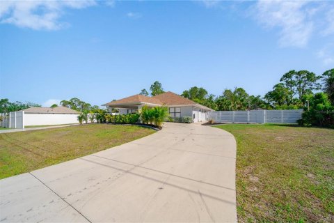 House in North Port, Florida 3 bedrooms, 258.64 sq.m. № 1749675 - photo 11