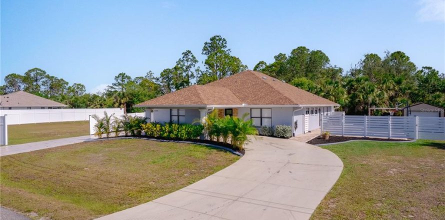 House in North Port, Florida 3 bedrooms, 258.64 sq.m. № 1749675