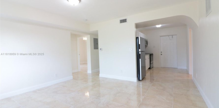 Casa en Pompano Beach, Florida 3 dormitorios, 102.19 m2 № 1781774