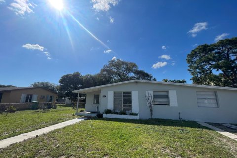 House in Lauderhill, Florida 4 bedrooms, 103.49 sq.m. № 2317844