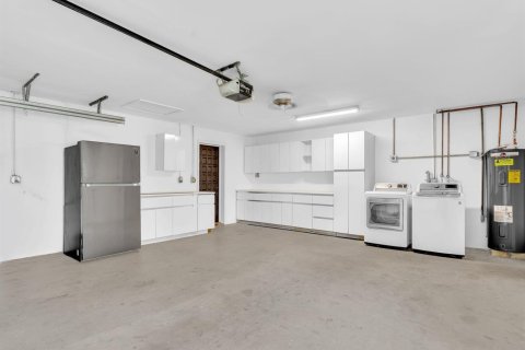 House in Boca Raton, Florida 3 bedrooms, 334.54 sq.m. № 2288597 - photo 30