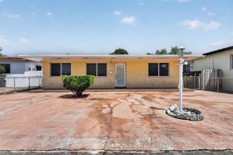 Дом в Хайалиа, Флорида 5 спален, 211.82м2 № 2060931