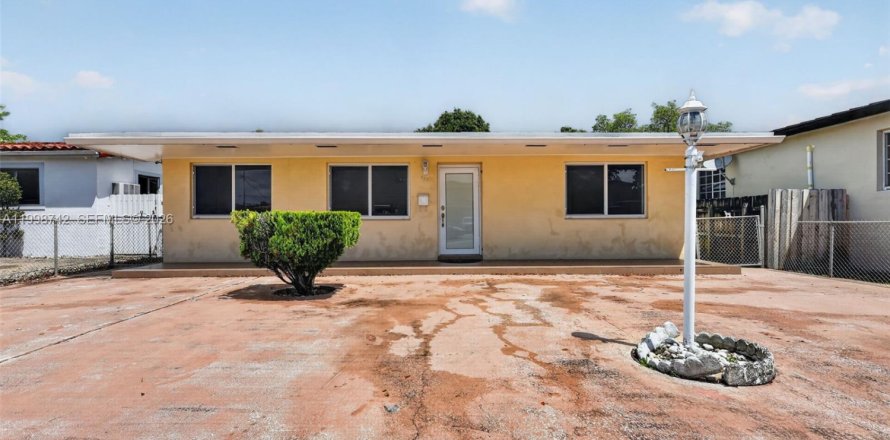 Дом в Хайалиа, Флорида 5 спален, 211.82м2 № 2060931