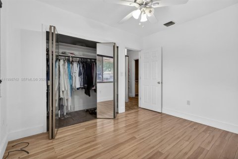 Купить виллу или дом в Хайалиа, Флорида 5 спален, 211.82м2, № 2060931 - фото 11