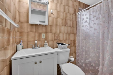 Купить виллу или дом в Хайалиа, Флорида 5 спален, 211.82м2, № 2060931 - фото 18