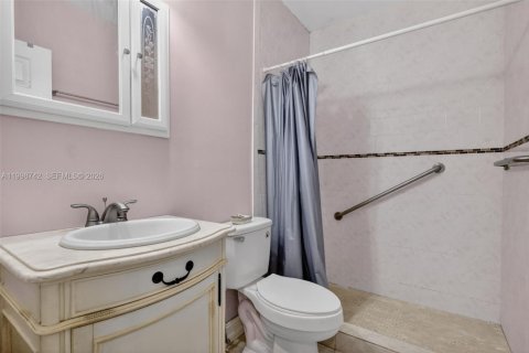 Купить виллу или дом в Хайалиа, Флорида 5 спален, 211.82м2, № 2060931 - фото 14