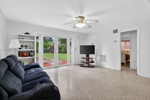 Купить виллу или дом в Хайалиа, Флорида 5 спален, 211.82м2, № 2060931 - фото 28