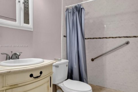 Купить виллу или дом в Хайалиа, Флорида 5 спален, 211.82м2, № 2060931 - фото 15