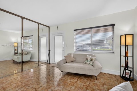 Купить виллу или дом в Хайалиа, Флорида 5 спален, 211.82м2, № 2060931 - фото 5