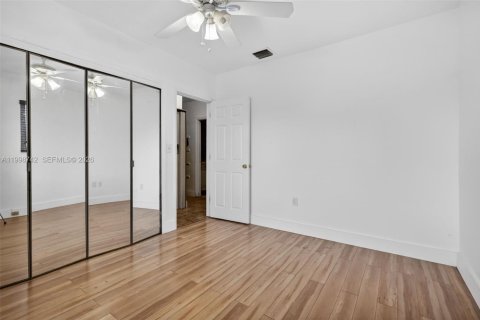 Купить виллу или дом в Хайалиа, Флорида 5 спален, 211.82м2, № 2060931 - фото 10