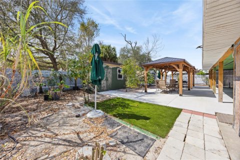 House in Cape Coral, Florida 4 bedrooms, 130.43 sq.m. № 2008500 - photo 29