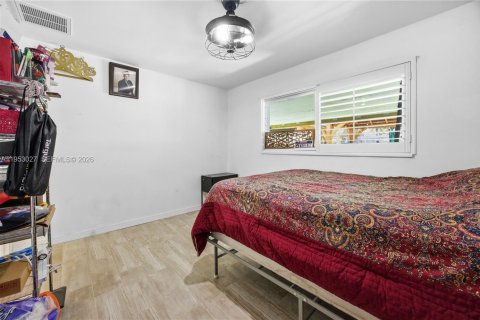 House in Cape Coral, Florida 4 bedrooms, 130.43 sq.m. № 2008500 - photo 19