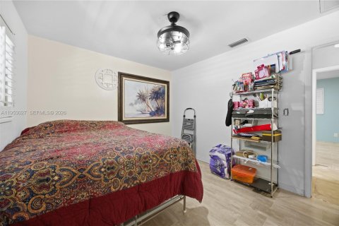 House in Cape Coral, Florida 4 bedrooms, 130.43 sq.m. № 2008500 - photo 18