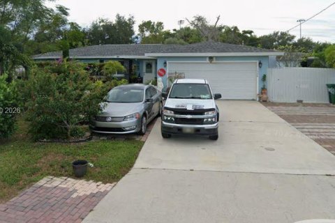 House in Cape Coral, Florida 4 bedrooms, 130.43 sq.m. № 2008500