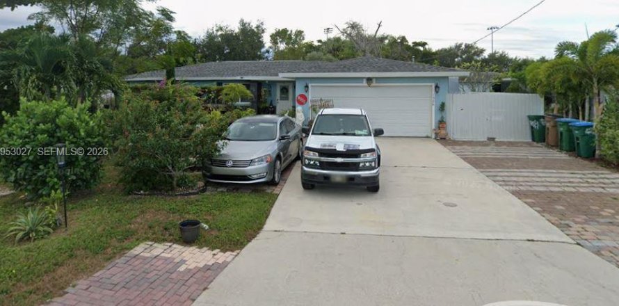 House in Cape Coral, Florida 4 bedrooms, 130.43 sq.m. № 2008500