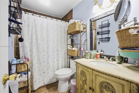 House in Cape Coral, Florida 4 bedrooms, 130.43 sq.m. № 2008500 - photo 10