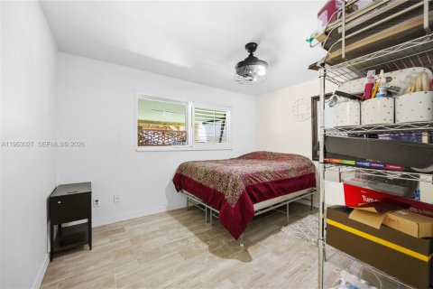 House in Cape Coral, Florida 4 bedrooms, 130.43 sq.m. № 2008500 - photo 17