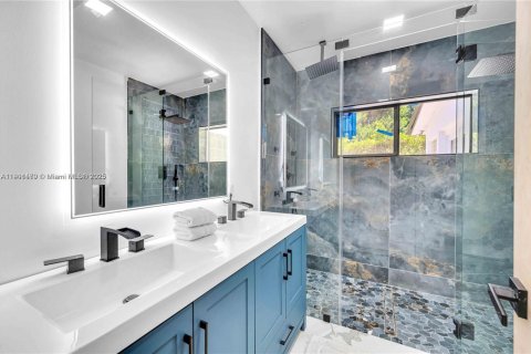 House in Miami Beach, Florida 4 bedrooms, 187.76 sq.m. № 1951725 - photo 8