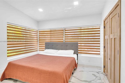 House in Miami Beach, Florida 4 bedrooms, 187.76 sq.m. № 1951725 - photo 9