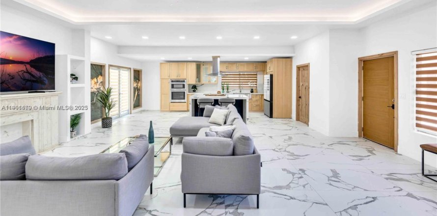 House in Miami Beach, Florida 4 bedrooms, 187.76 sq.m. № 1951725