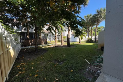 Снять в аренду таунхаус в Пемброк-Пайнс, Флорида 3 спальни, 156.17м2, № 2034219 - фото 19