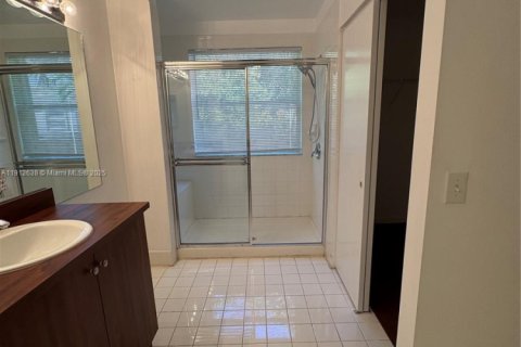 Снять в аренду таунхаус в Пемброк-Пайнс, Флорида 3 спальни, 156.17м2, № 2034219 - фото 14