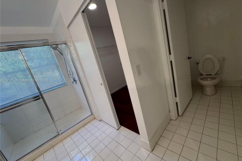 Снять в аренду таунхаус в Пемброк-Пайнс, Флорида 3 спальни, 156.17м2, № 2034219 - фото 15