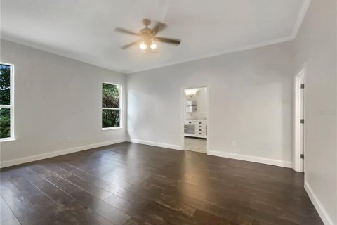 House in Tampa, Florida 4 bedrooms, 284.84 sq.m. № 1336808 - photo 7