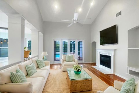 House in Tampa, Florida 4 bedrooms, 284.84 sq.m. № 1336808 - photo 2