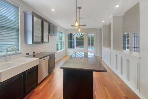 House in Tampa, Florida 4 bedrooms, 284.84 sq.m. № 1336808 - photo 12