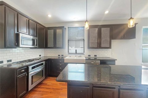 House in Tampa, Florida 4 bedrooms, 284.84 sq.m. № 1336808 - photo 13