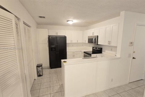 Купить виллу или дом в Мирамар, Флорида 3 спальни, 108.7м2, № 1968523 - фото 4